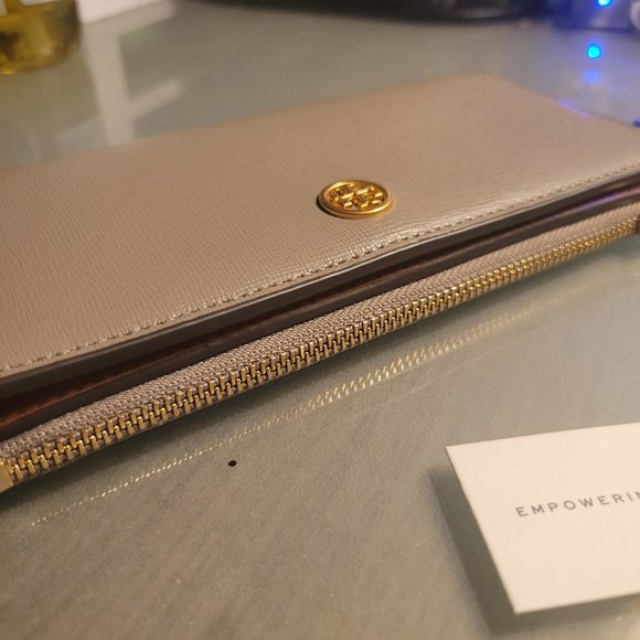 *SOLD* New with tags Tory Burch ROBINSON ZIP SLIM WALLE - Picture 12 of 16